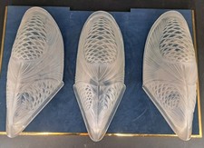 3 verres d’appliques Art Déco Degué modèle Pommes de Pin en verre moulé pressé