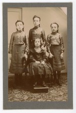 PHOTO CABINET, les quatre