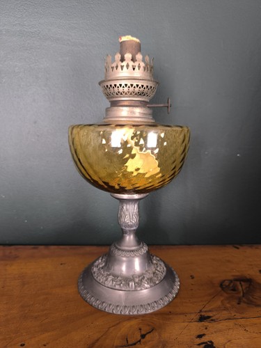 Ancienne lampe pétrole - À,