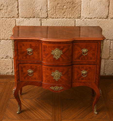 Commode sauteuse galbée - , de