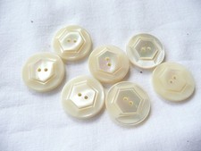7 boutons ancien en nacre
