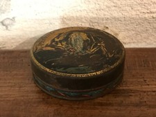 Ancienne boîte en fer "BONBONS NOTRE DAME DE LOURDES" Modèle 3.