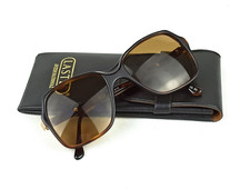 LUNETTES DE SOLEIL CARRÉES