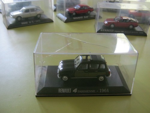 Universal hobbies renault 4 - /,