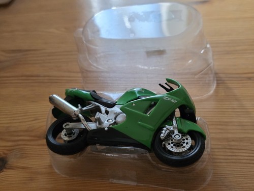 Moto miniature kawasaki - 1/18,