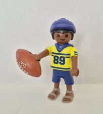 ENFANT SPORTIF HABILLE EN JAUNE AVEC BALLON DE RUGBY PLAYMOBIL...