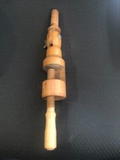 Outil ancien étau support de marotte en buis - chapeau - modiste - chapelier