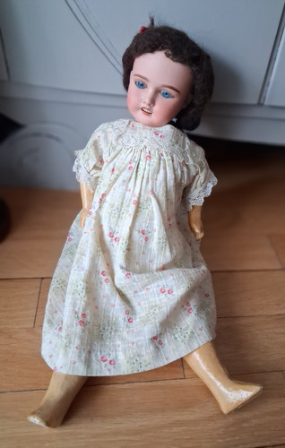 Ancienne poupée porcelaine - poupée,