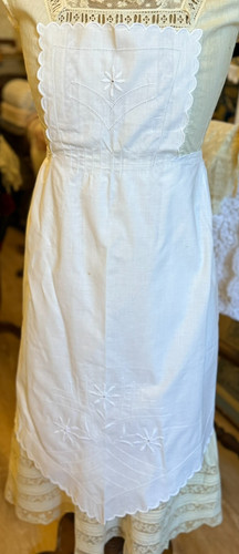 Dentelle ancienne tablier - -,