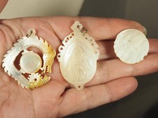 3 PENDENTIFS ANCIEN NACRE
