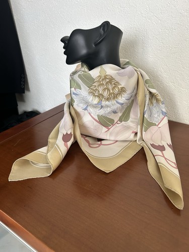 Hermès carré soie - en,