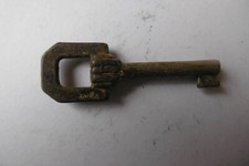 Clé Clef ancienne creuse / serrure meuble armoire tiroir. N° 46