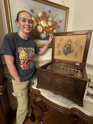 Restored carved regina - restored,