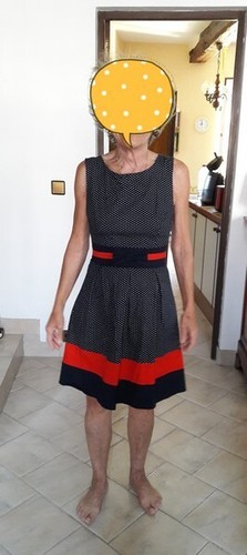 Superbe robe noire pois blancs