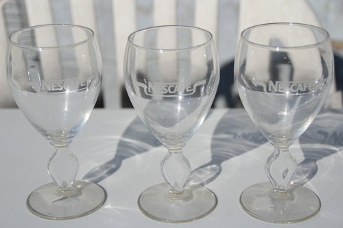 Neuf verres tasses a - /,
