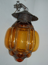Ancienne suspension en verre soufflé , lanterne , couleur ambré , fer forgé