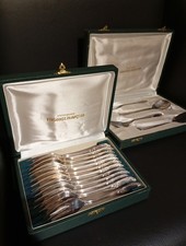 François FRIONNET 12 fourchettes à gâteau et coffret à poisson en métal argenté
