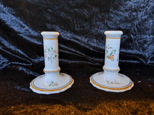 Deux bougeoirs faience - en, de