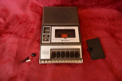 Sanyo m2566 portable cassette - portable,