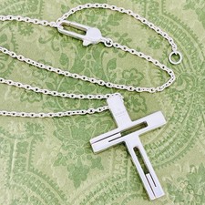 Collier pendentif croix