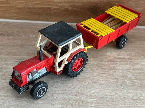 Tracteur avec remorque - tracteur,