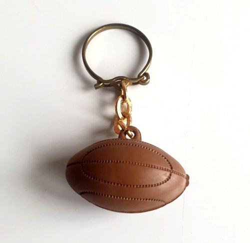 Ancien porte cle - ballon, rugby