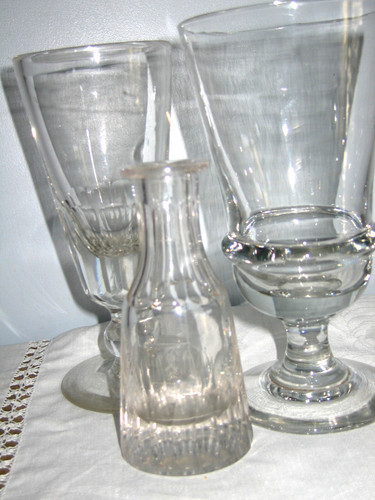 Deux grands verres anciens