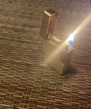 Briquet gaz S.T. Dupont strié