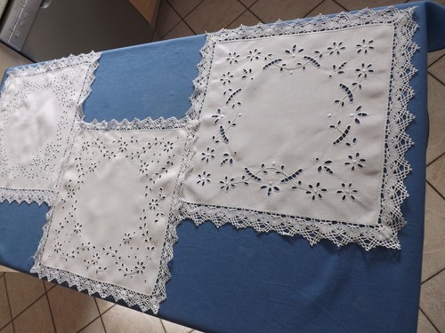 Lot napperons brodés - lot, 3