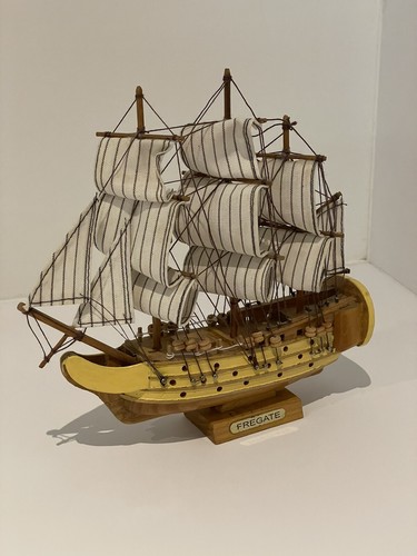 Maquette bateau voile bois - a,