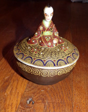 satsuma ? bonbonnière antique japanese porcelain figurative box japon opium box