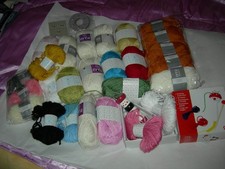 pelotes de laine, tricotin, pompons