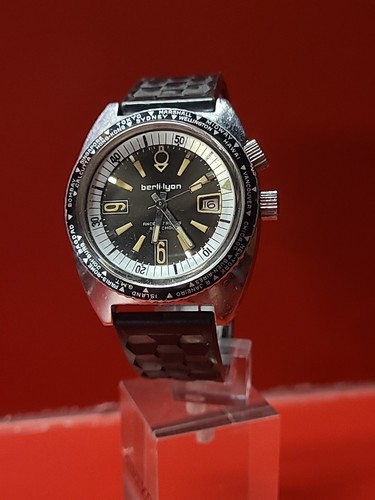 Belle montre plongée - belle, homme