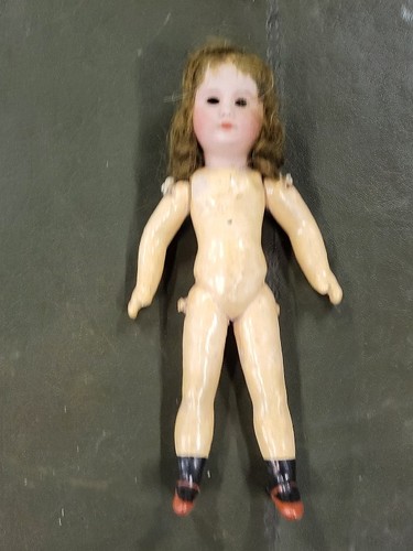 Petite poupee ancienne - petite,