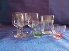 SIX   VERRES  a  LIQUEUR  en