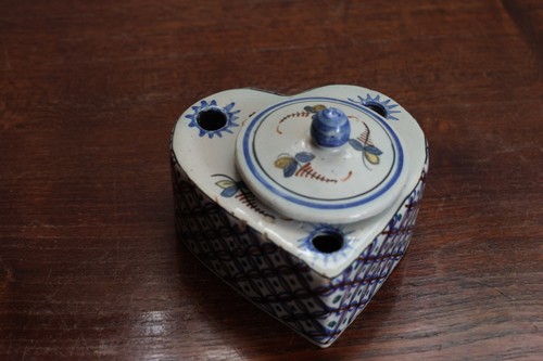 Encrier forme coeur faïence - forme,
