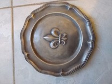 assiette etain fleur de lys 