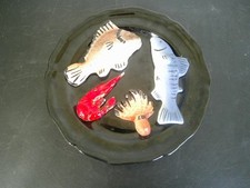 ASSIETTE TROMPE L OEIL CERAMIQUE BARBOTINE POISSONS CRUSTACES  VALLAURIS ?