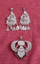 3 pendentifs scarabées