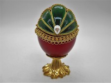 GOUT OEUF DE FABERGÉ : SOMPTUEUSE BOITE A BIJOUX ROUGE VERTE & PERLES DORÉES