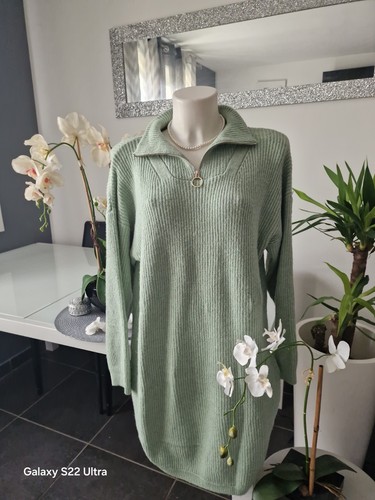 Une robe vert clair - une, l