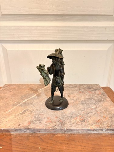Statue sculpture figurine - statue,