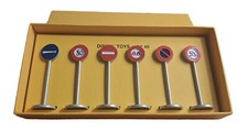 ATLAS / DINKY TOYS 40 / PANNEAUX DE SIGNALISATION VILLE 1/43 eme 