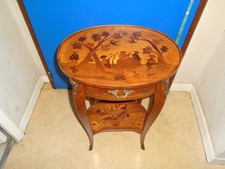  TABLE A JEUX.MARQUETTERIE BOIS DE ROSE.ART NOUVEAU.DECOR JAPONISANT.signée: