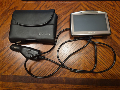 Tomtom gps with charge cord - charge,