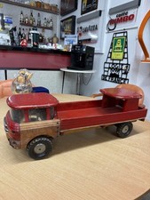 Camion porteur jouet en bois de la marque DEJOU