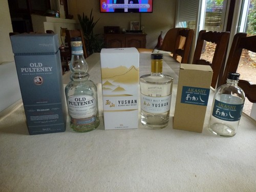 Trois bouteilles whisky - trois, de