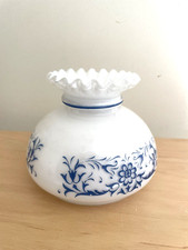 Petit Globe rond Opaline motifs fleurs bleues base 9 cm