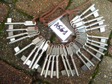 LOT A561 DE 27 EBAUCHES DE CLÉ CLÉS CLEFS CLEF ANCIENNES KIS DE PORTE SERRURE