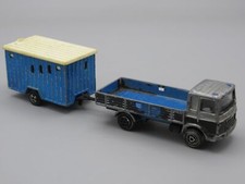 Camion Saviem bleu avec